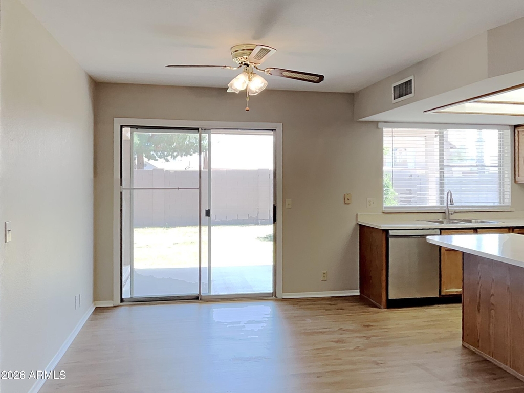 521 E Rosemonte Drive - Photo 4
