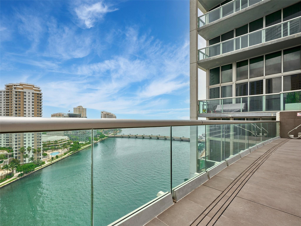 495 Brickell Avenue - Photo 2