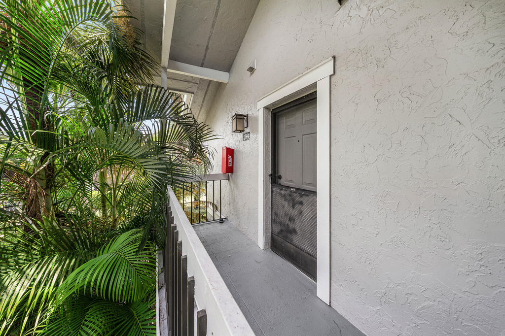 11863 Wimbledon Circle - Photo 1