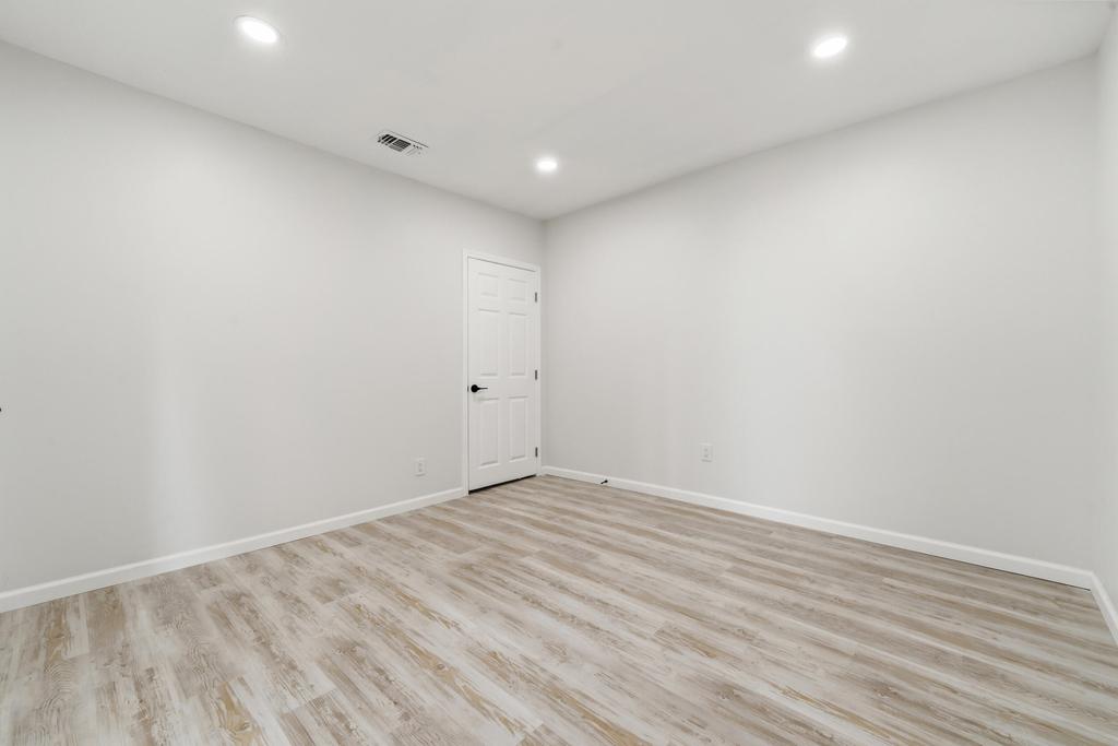 1566 Nw 9th Avenue - Photo 17