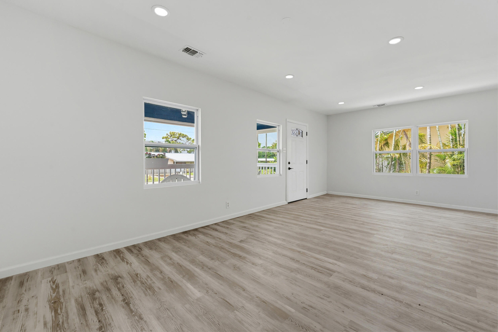 1566 Nw 9th Avenue - Photo 5