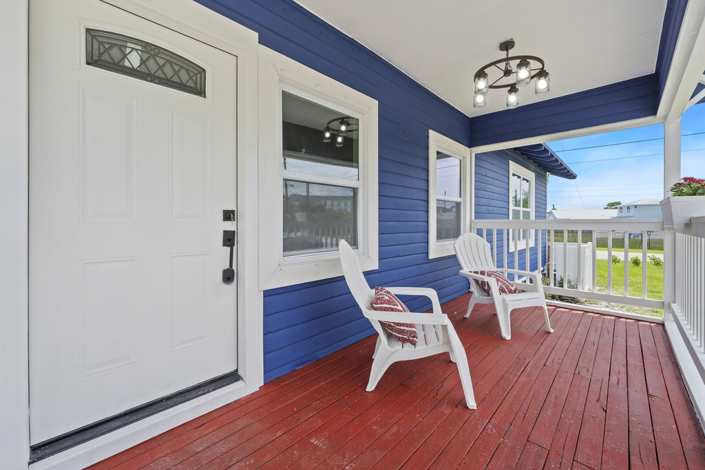 1566 Nw 9th Avenue - Photo 2