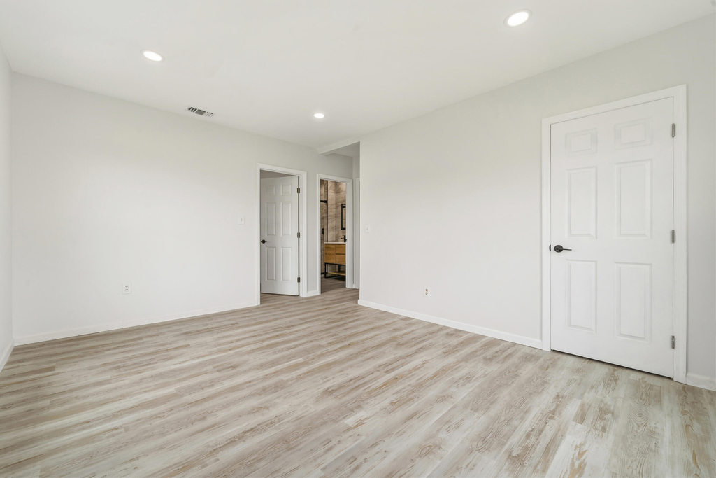 1566 Nw 9th Avenue - Photo 22