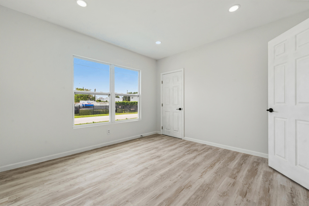 1566 Nw 9th Avenue - Photo 19