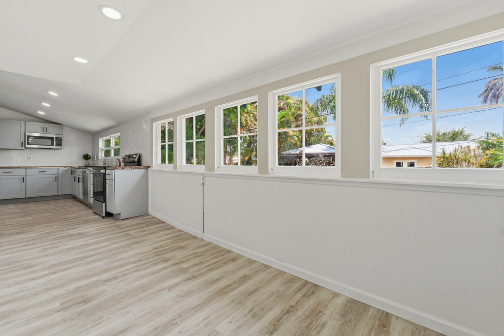 1566 Nw 9th Avenue - Photo 13
