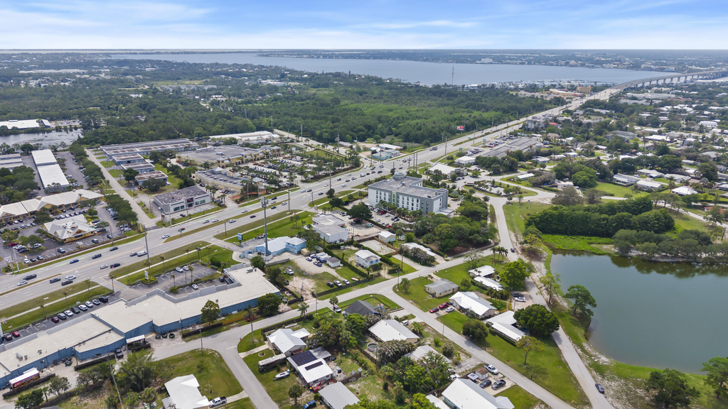 1566 Nw 9th Avenue - Photo 31