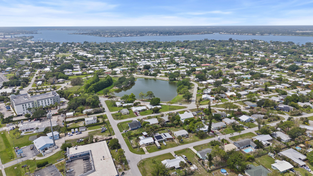 1566 Nw 9th Avenue - Photo 32