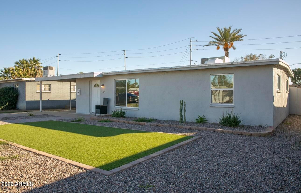 2205 W Cambridge Avenue - Photo 0