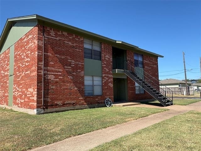 1704 Short Street - Photo 0