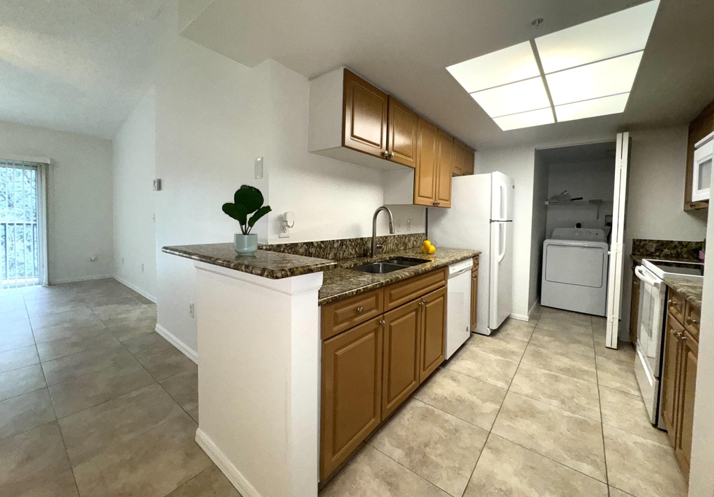 1300 Crestwood Drive - Photo 4