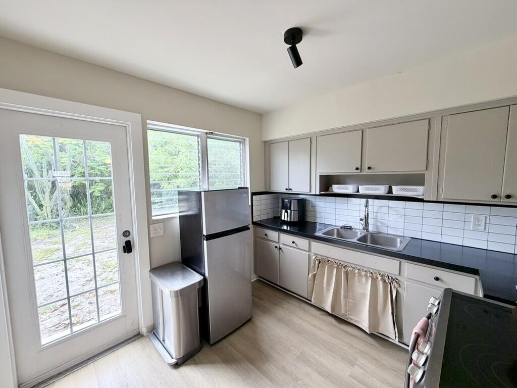 1124 18th Avenue N - Photo 10