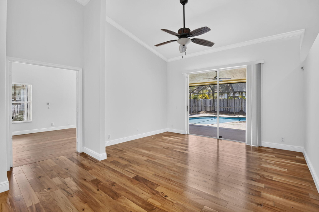 1959 Water Ridge Dr - Photo 2