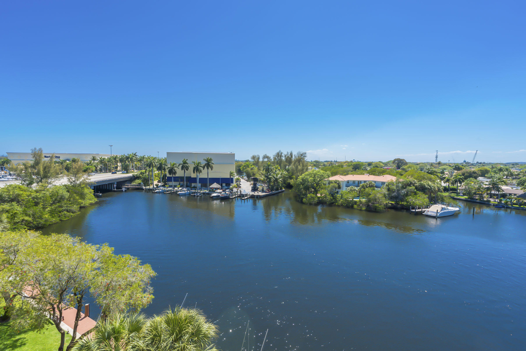 22 Royal Palm Way - Photo 2