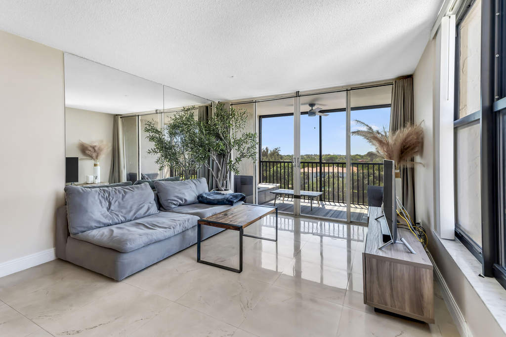 22 Royal Palm Way - Photo 15