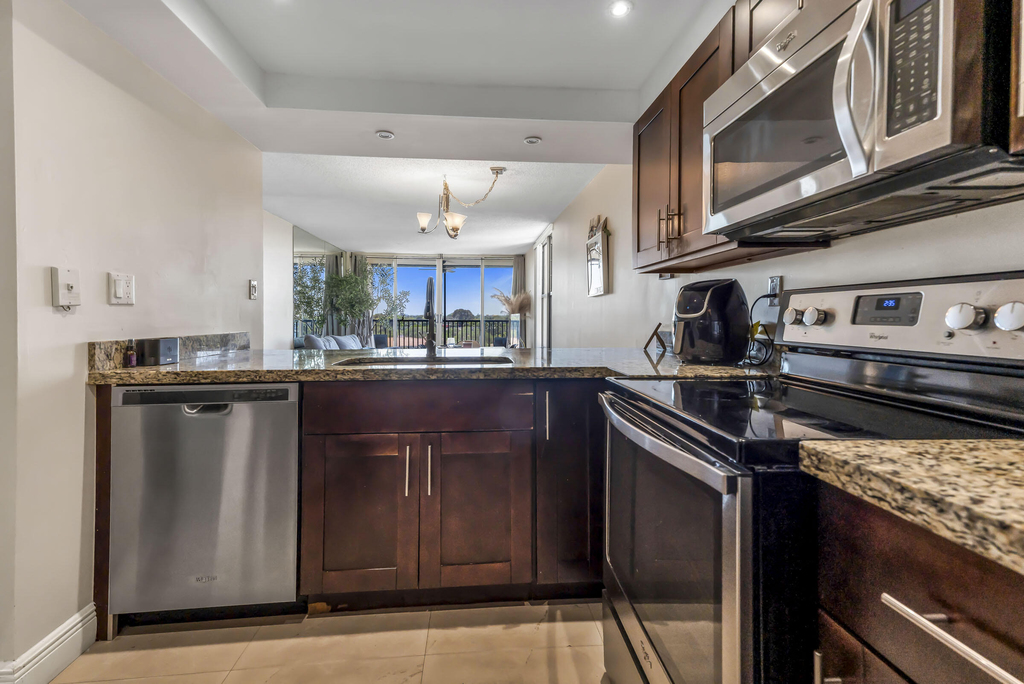 22 Royal Palm Way - Photo 10