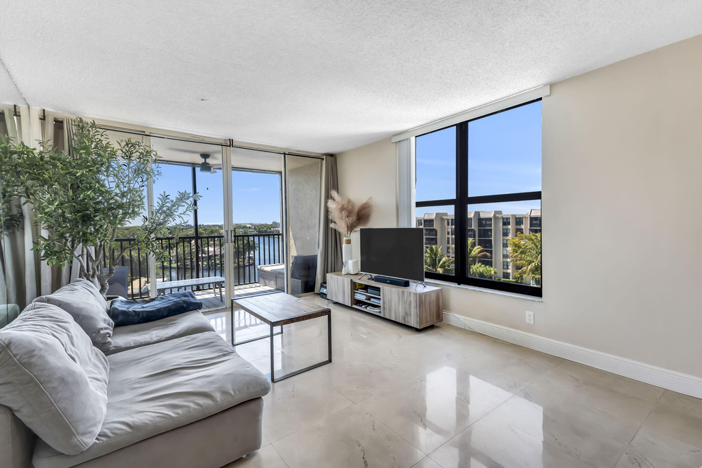 22 Royal Palm Way - Photo 13