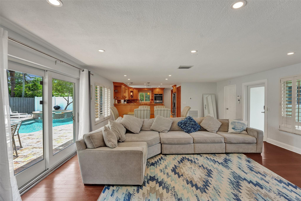 720 Nw 29th Court - Photo 2