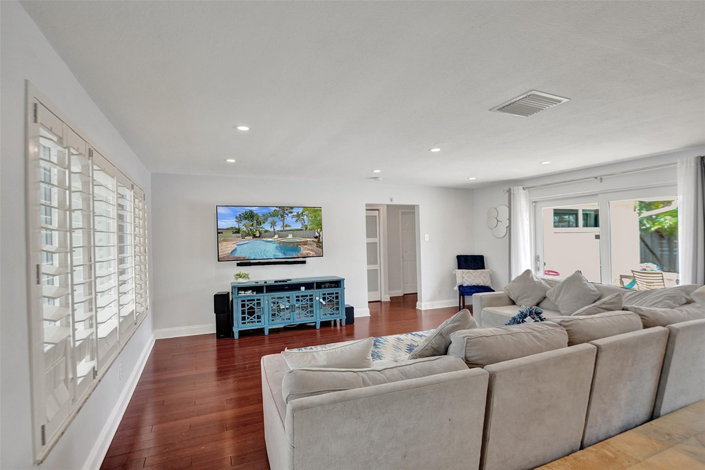720 Nw 29th Court - Photo 8