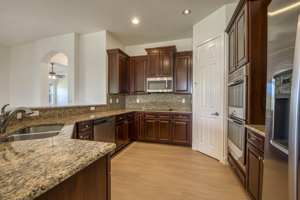 172 Manor Circle - Photo 2