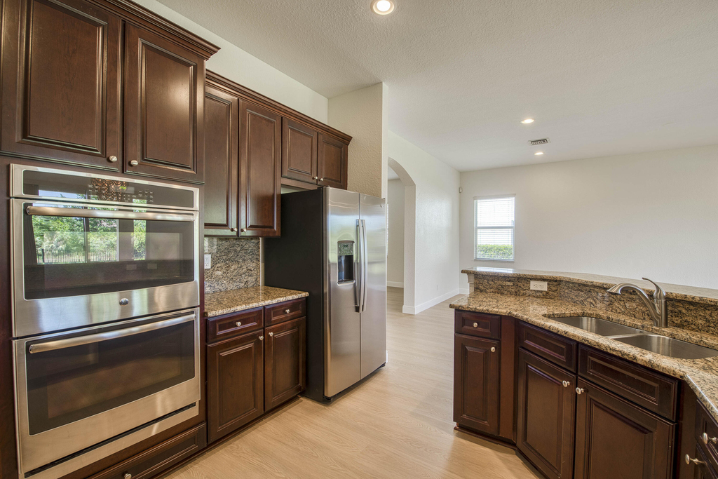 172 Manor Circle - Photo 3