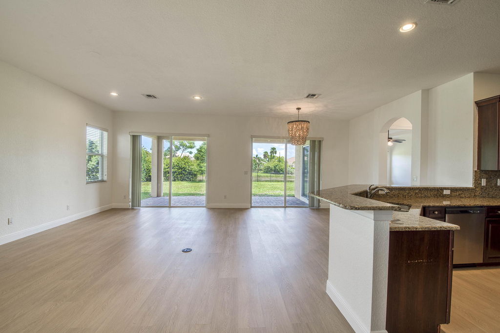 172 Manor Circle - Photo 1