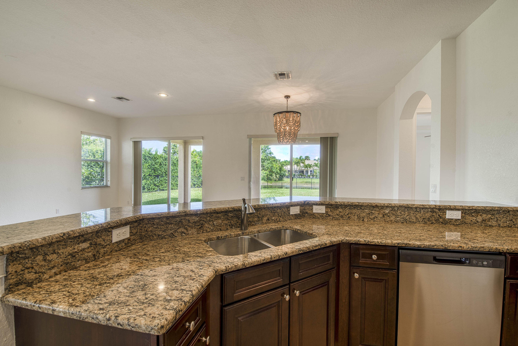 172 Manor Circle - Photo 5