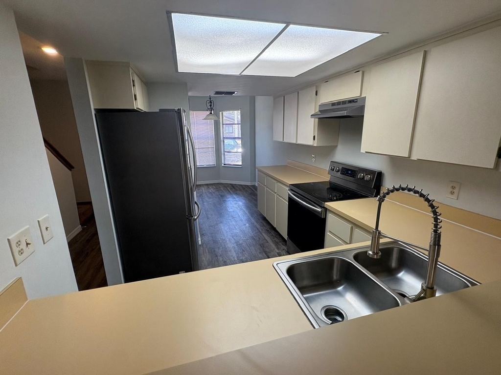 1838 Foxhall Circle - Photo 1