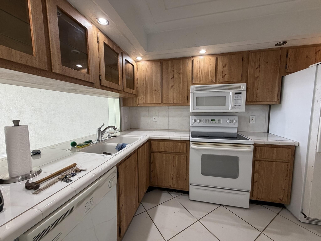 112 Lake Emerald Drive - Photo 7