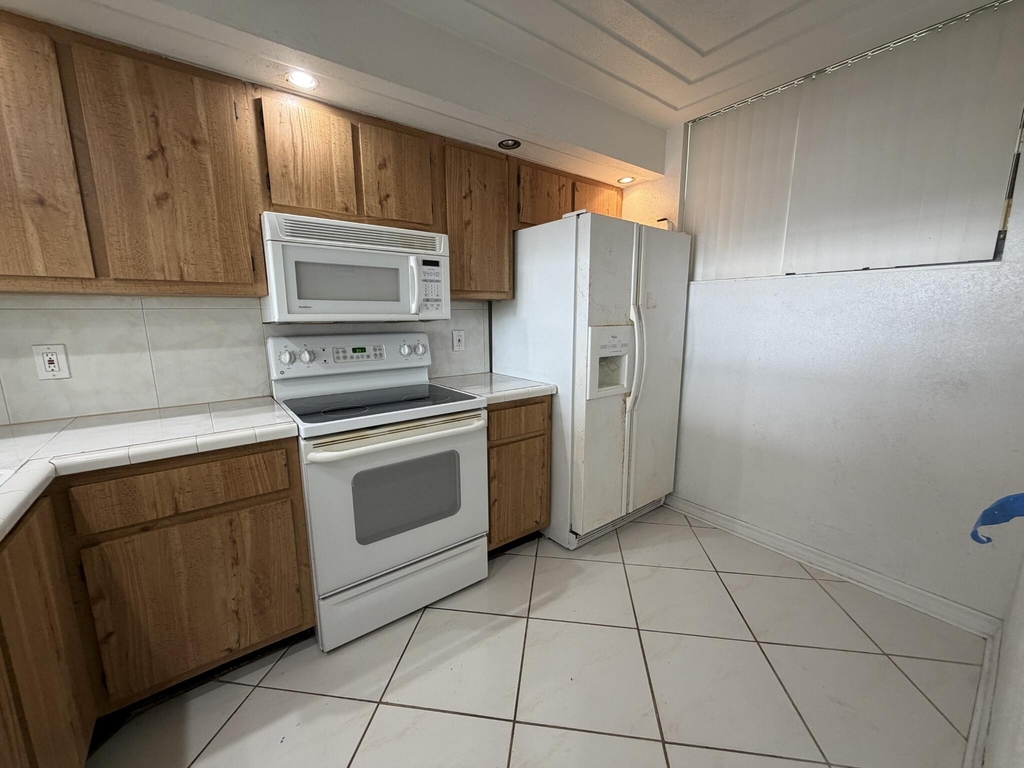 112 Lake Emerald Drive - Photo 8