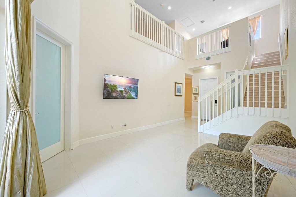 1384 Harbor View W - Photo 2