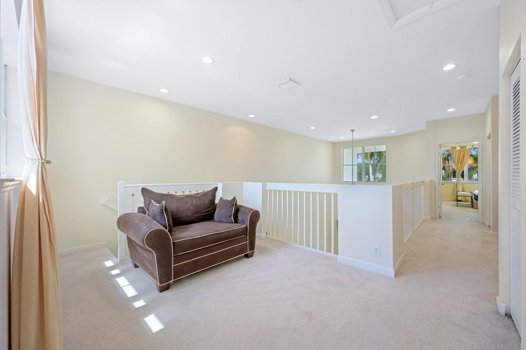 1384 Harbor View W - Photo 11