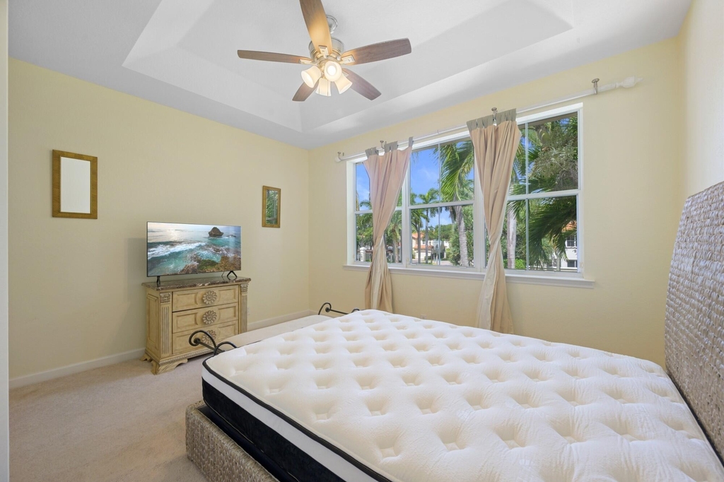 1384 Harbor View W - Photo 17