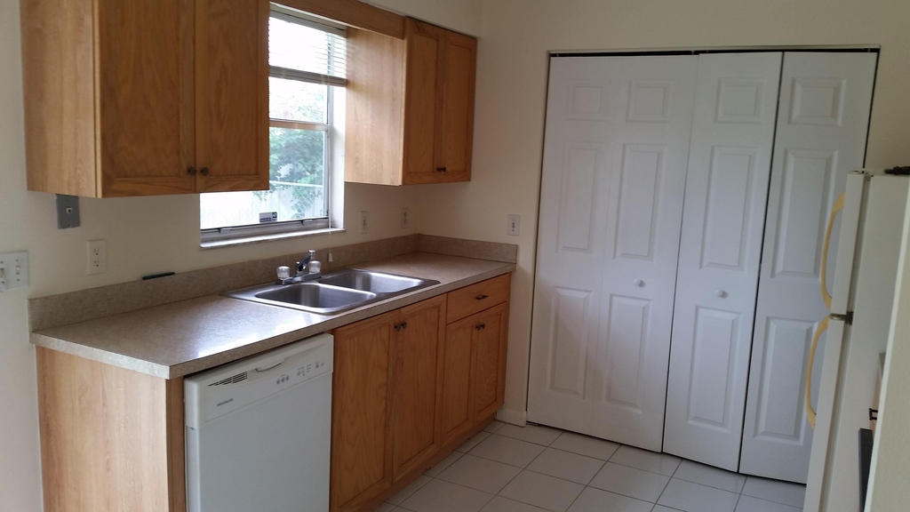 460 Fleming Avenue - Photo 3