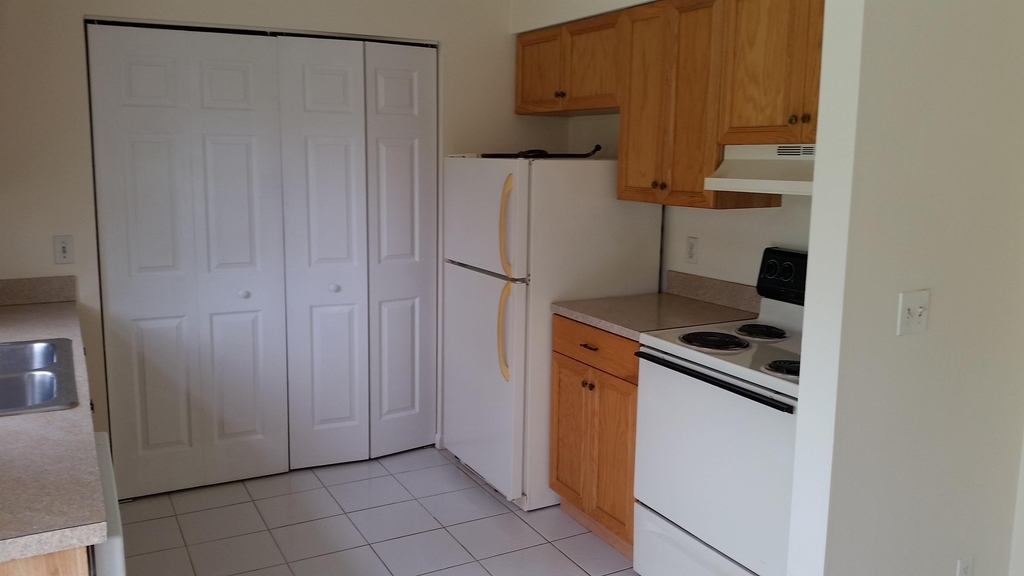 460 Fleming Avenue - Photo 2