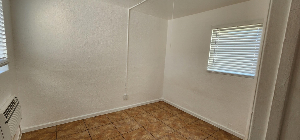 620 Nw 7th Avenue - Photo 8