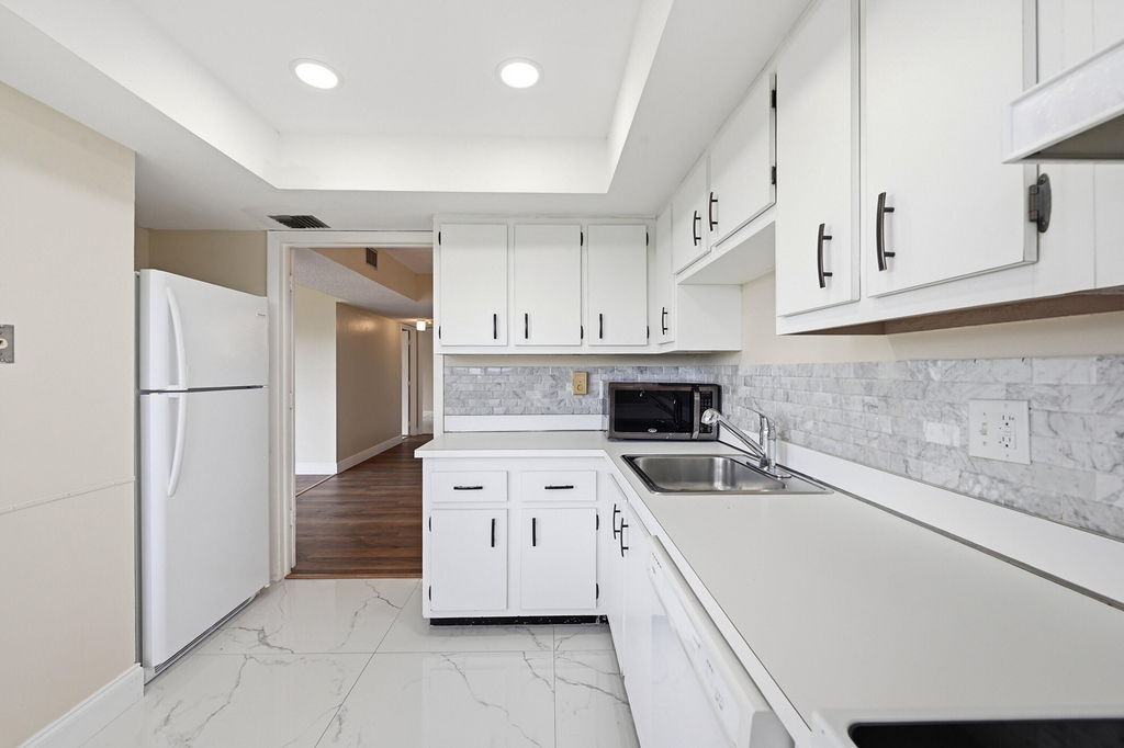 4158 Inverrary Drive - Photo 5