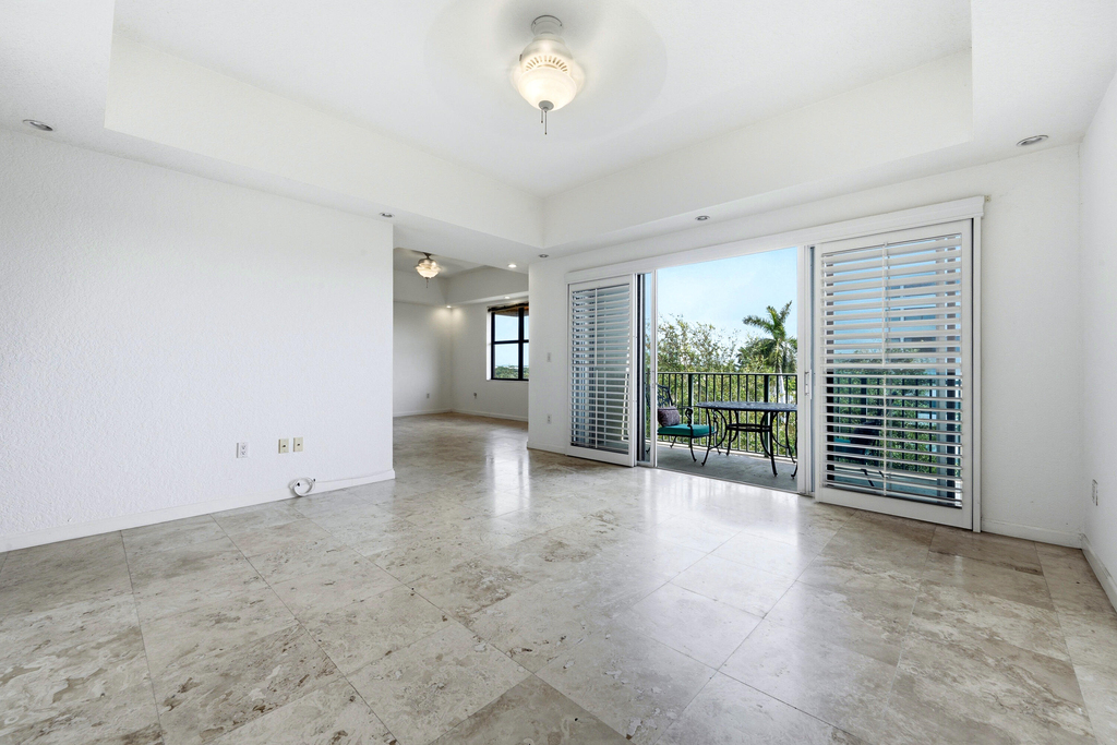 1640 Presidential Way - Photo 13