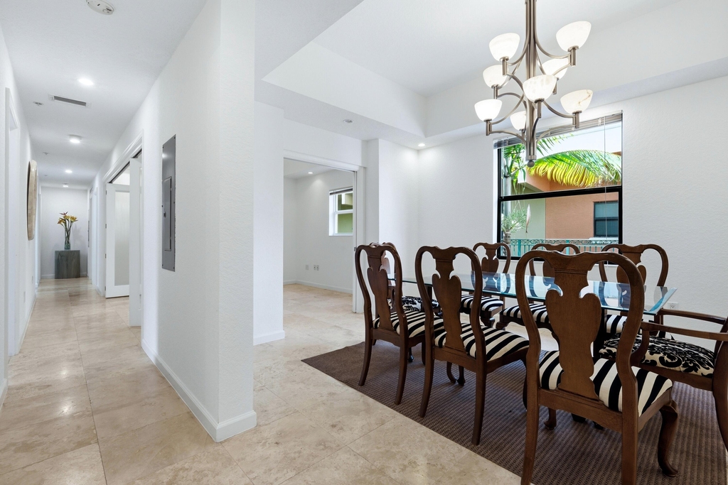 1640 Presidential Way - Photo 9