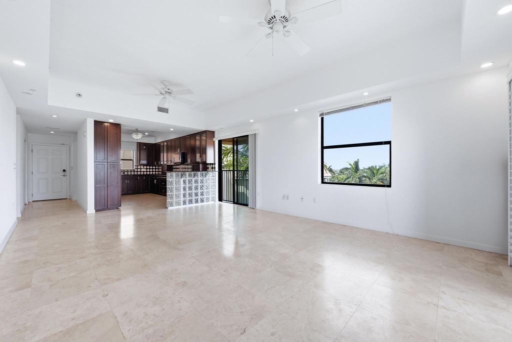 1640 Presidential Way - Photo 1