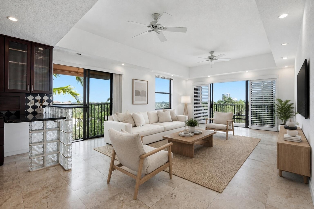 1640 Presidential Way - Photo 2
