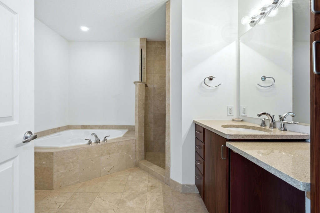 1640 Presidential Way - Photo 20