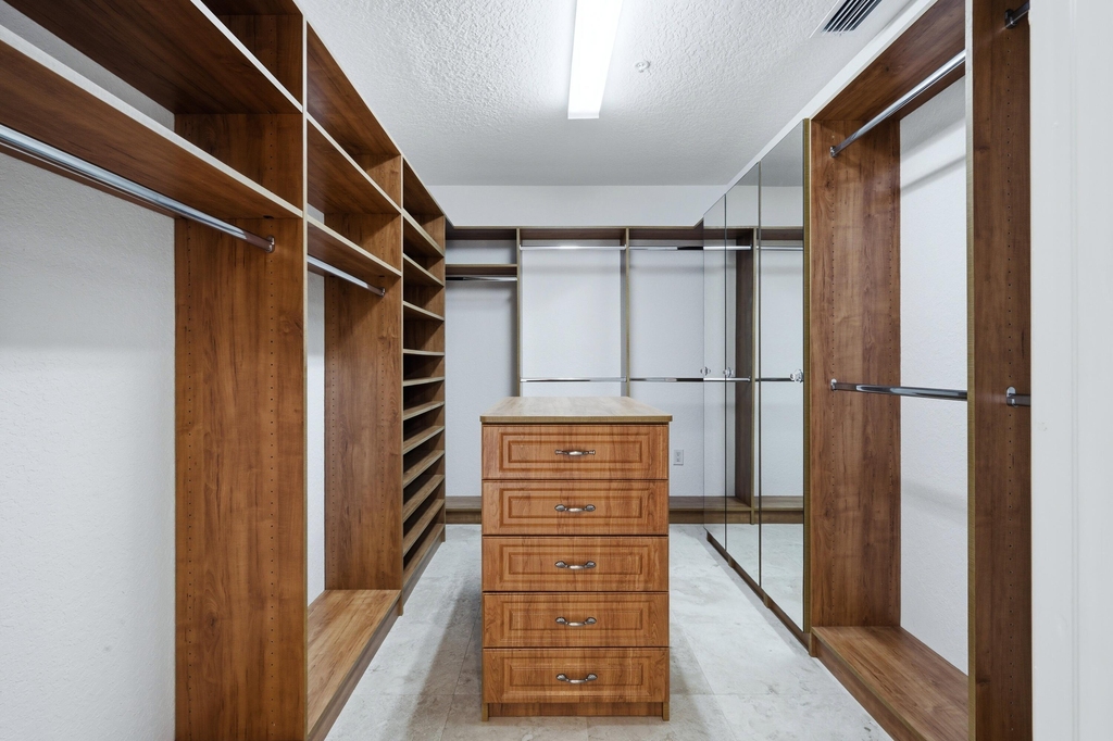 1640 Presidential Way - Photo 15