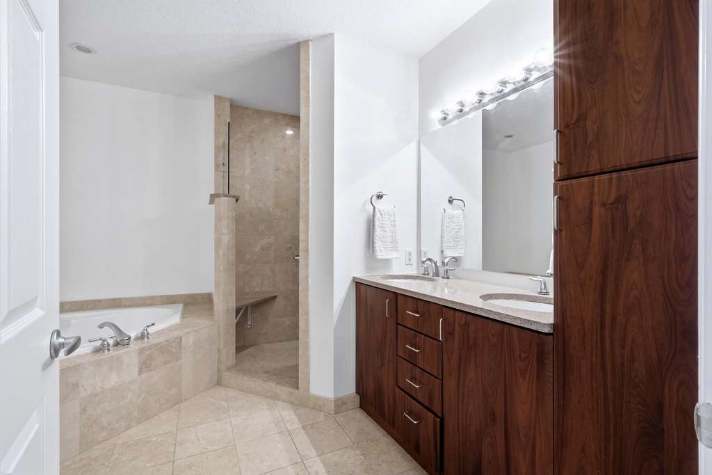 1640 Presidential Way - Photo 17