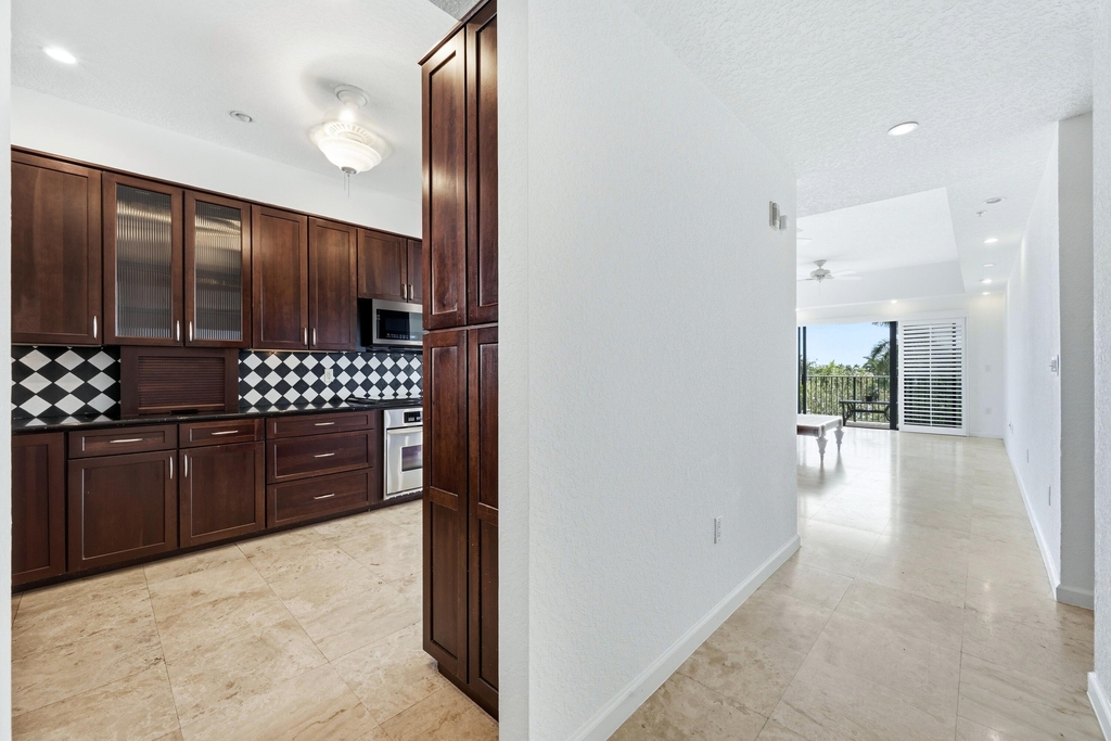 1640 Presidential Way - Photo 6