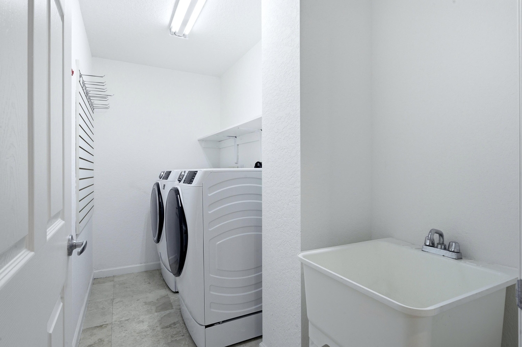 1640 Presidential Way - Photo 26