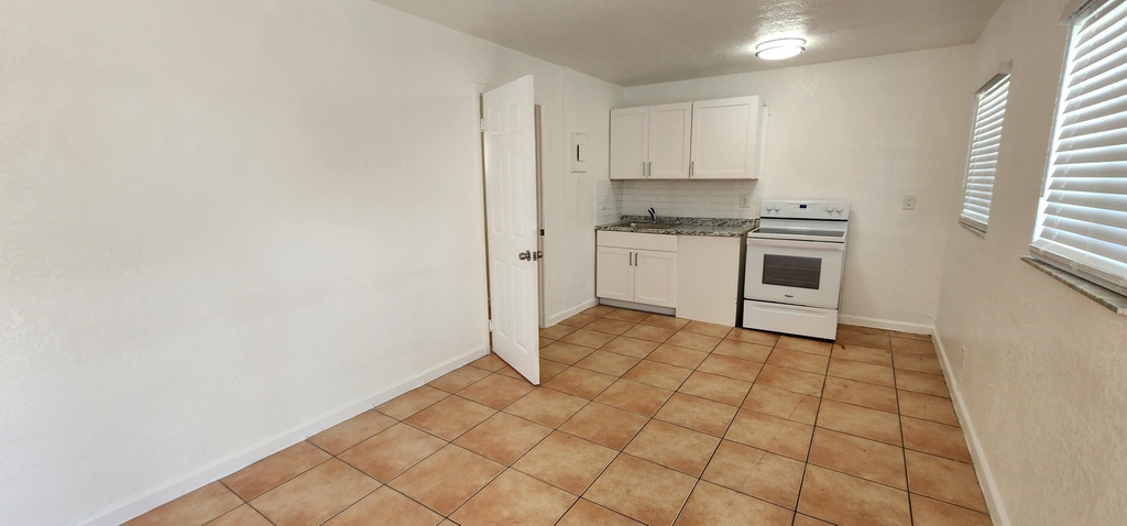 620 Nw 7th Avenue - Photo 5