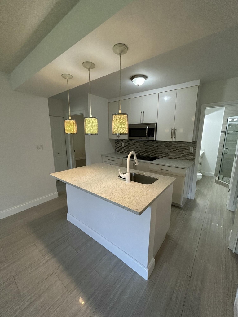 914 Ne 15th Avenue - Photo 2