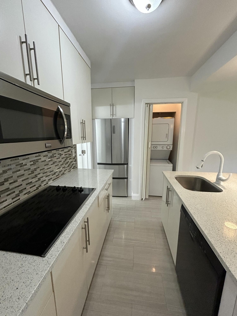 914 Ne 15th Avenue - Photo 0