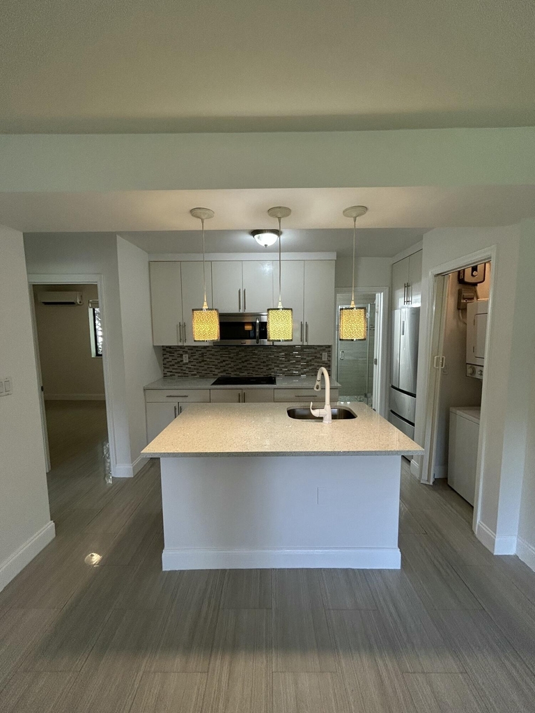 914 Ne 15th Avenue - Photo 1