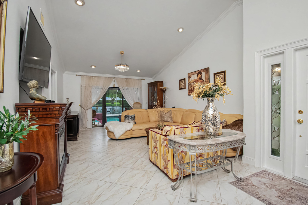 9708 Erica Court - Photo 10